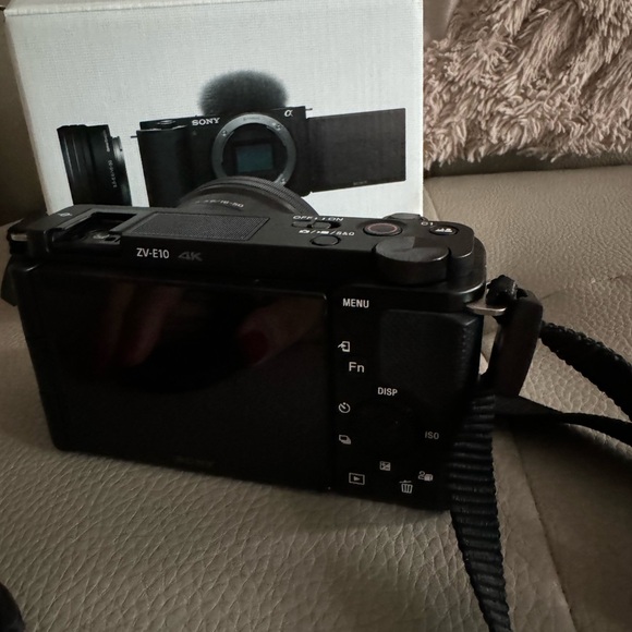 Sony - Alpha ZV-E10 Kit Mirrorless Camera with 16-50mm Lens - Black| - Picture 4 of 7